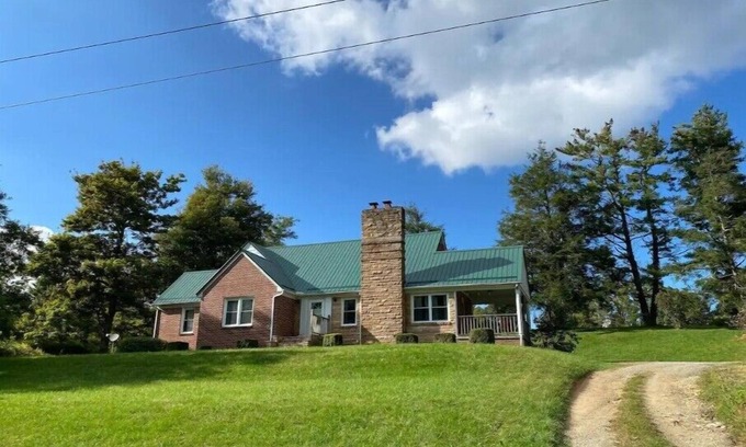 Meadows Of Dan House | Blue Ridge Parkway nVa mountains, right off 58