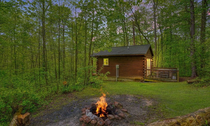 Logan Cabin | Blue Rose Cabins - Cupids Cabin
