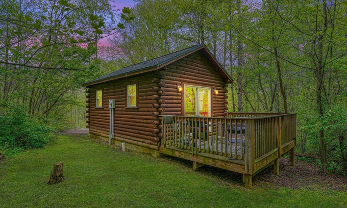 Logan Cabin | Blue Rose Cabins - Lovebirds Cabin