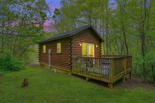 Logan House | Blue Rose Cabins - Lovebirds Cabin