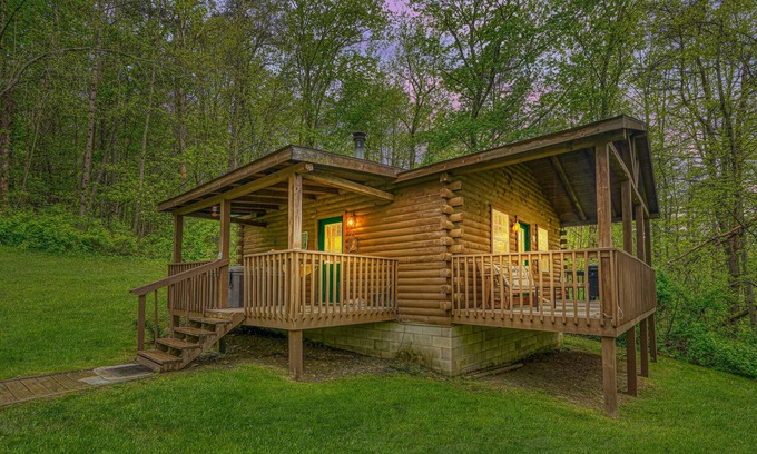 Logan Cabin | Blue Rose Cabins - Rosebud Cabin