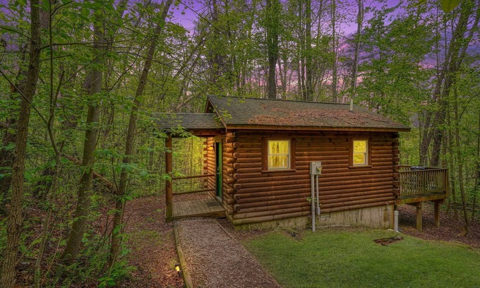Logan Cabin | Blue Rose Cabins - Sweet Dreams Cabin
