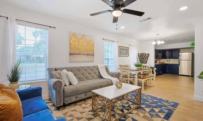 Dallas House | Blue Royalty - 4bd Downtown close to everything