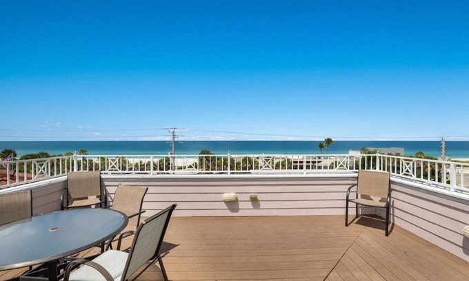 Bradenton Beach House | Blue Water Escape by Duncan Real Estate