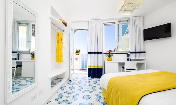 Chiesa Nuova House | Blue Waves – Stylish Amalfi Coast Retreat with Breathtaking Sea Views