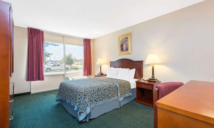 Wichita Hotel | Blue Way Inn & Suites Wichita East-1 King Bed Non Smoking