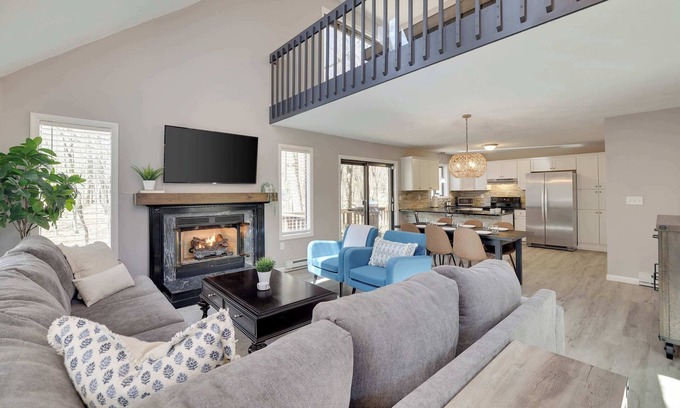 Albrightsville House | Blue Wolf Retreat | Pool Table | Cozy | BBQ