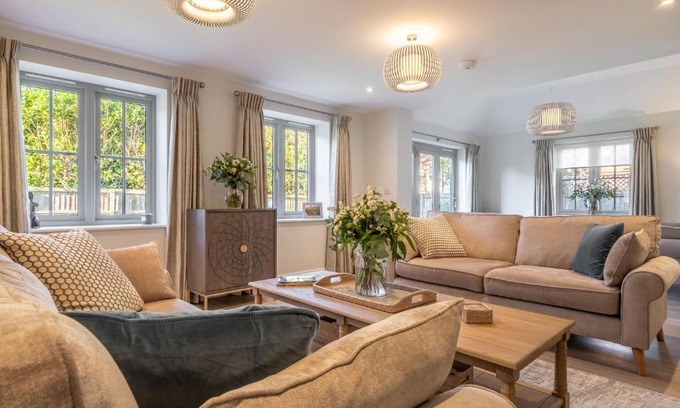 Thornham House | Bluebell Cottage 4