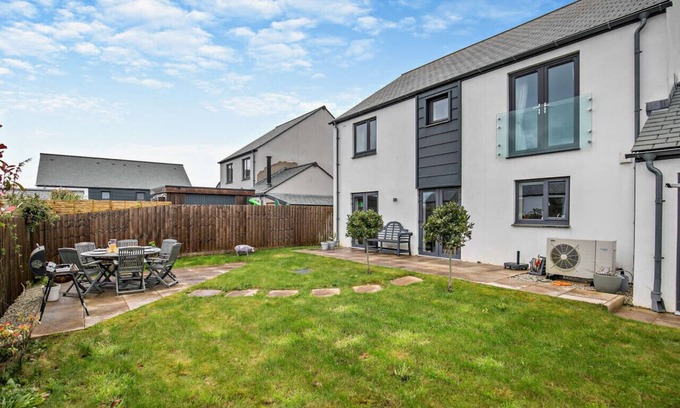 Crantock House | Bluebell House - Four Bedroom House, Sleeps 8