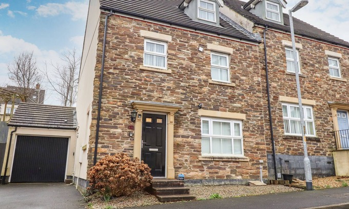 Launceston Cottage | BLUEBERRY HOUSE, family friendly, with a garden in Launceston