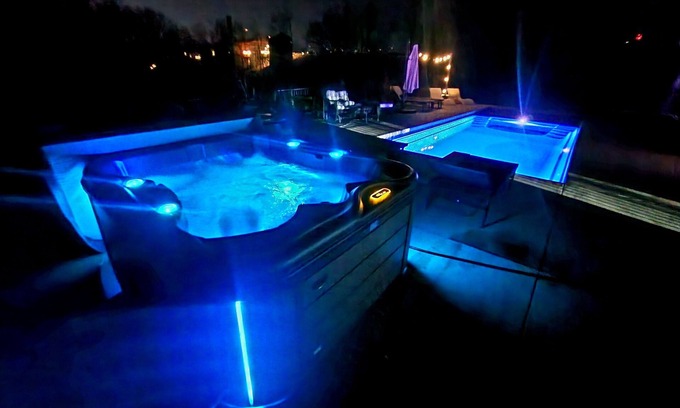 Sevierville Cabin | Bluebird Bungalow 2 bed 2 bath sleeps 5 with private pool!