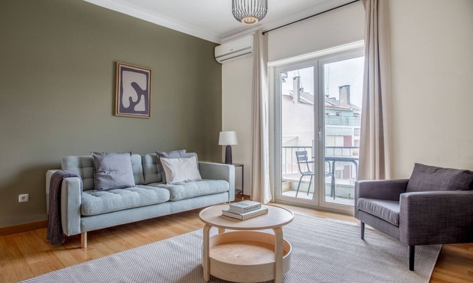 Linda-a-Velha Apartment | Blueground | Ajuda, balcony