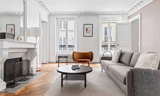 Quartier du Faubourg-Montmartre Apartment | Blueground | Cadet, furnished, elevator