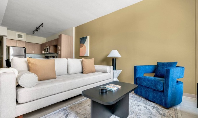 Crystal City Apartment | Blueground | Crystal City, rooftop, nr Pentagon