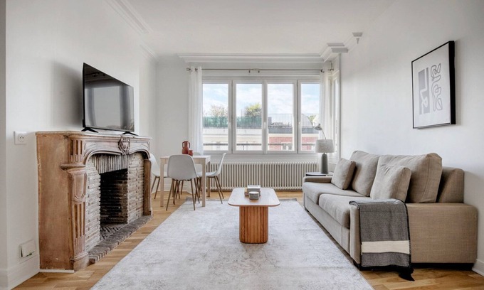 Neuilly-sur-Seine Apartment | Blueground | Neuilly Sur Seine, elevator, nr shops