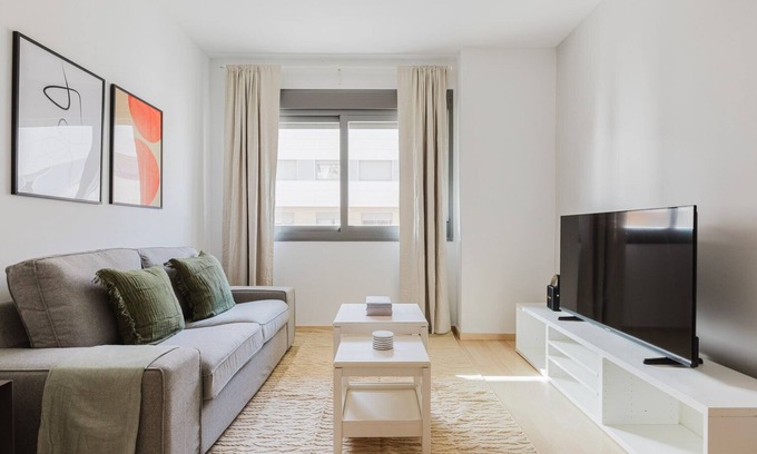 Carretera de Cadiz Apartment | Blueground | Pacífico, pool & AC, nr old town