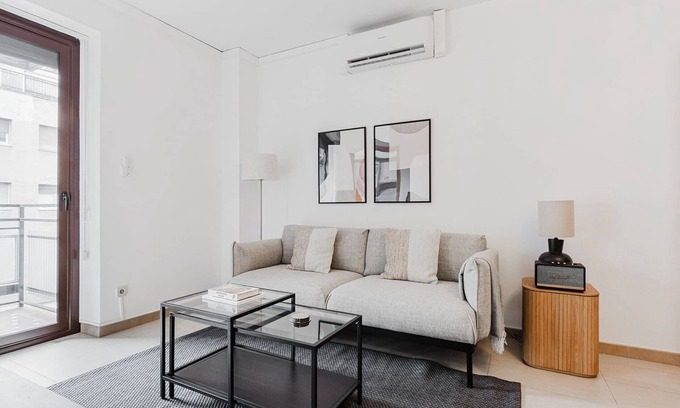 La Sagrada Familia Apartment | Blueground | Sagrada Familia 3bd apartment
