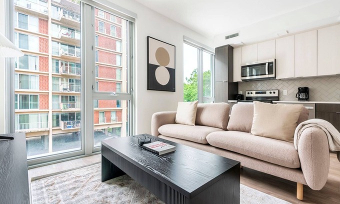 Capitol Hill Apartment | Blueground | Southwest Waterfront, pool, nr Tidal Basin