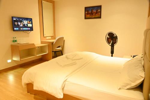 Maduravoyal Hotel | BM Gardenia