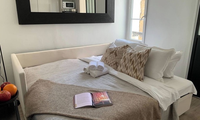 Saint-Victor Apartment | BnBNook - 1BR Retreat in the Heart of Latin Quarter