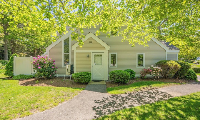 Brewster Condo | BNEHJ - NEW LISTING! Howland Circle End unit with great A/C at Ocean Edge Villages *SPECIAL JUNE RATES! *