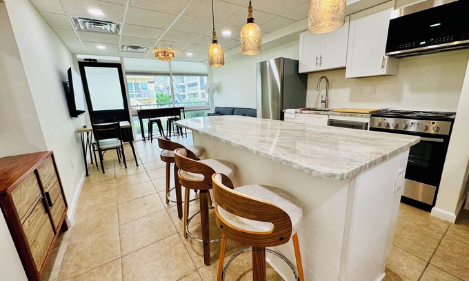 Ocean City Condo | Boardwalk 1-bedroom condo with WiFi and AC on Ocean City MD Beach