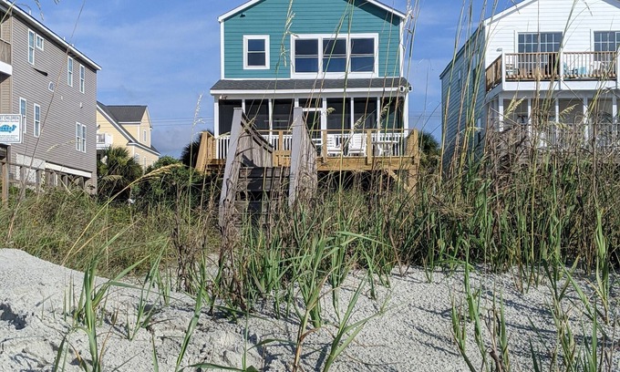 Surfside Beach House | Boats n Hopes BEACHFRONT HOME w/LINENS,PRIVATE POOL,PHOTOSHOOT&GOLF CART OPTION