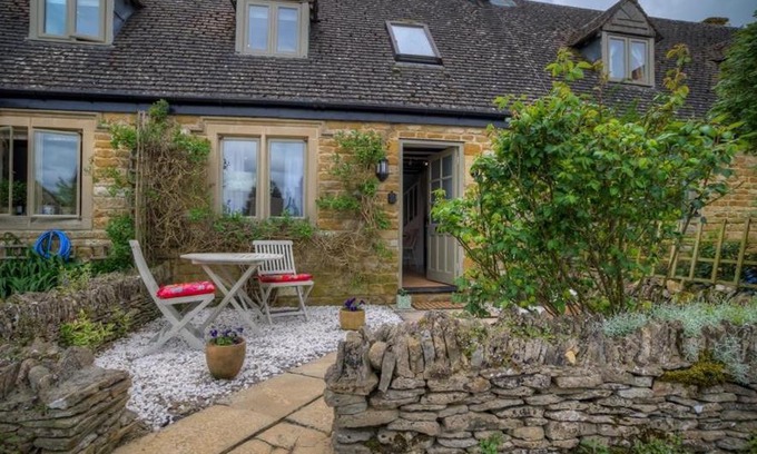 Little Rissington House | Bobble Cottage
