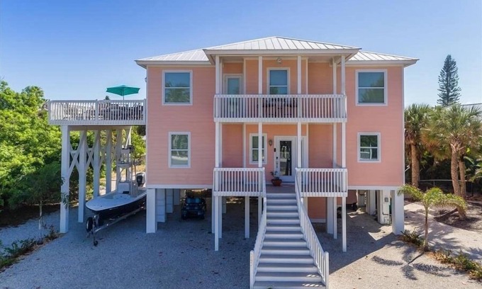 Boca Grande House | Boca Grande Pool Home 343 - 4 bedroom/4 Bath - Steps to Beach!