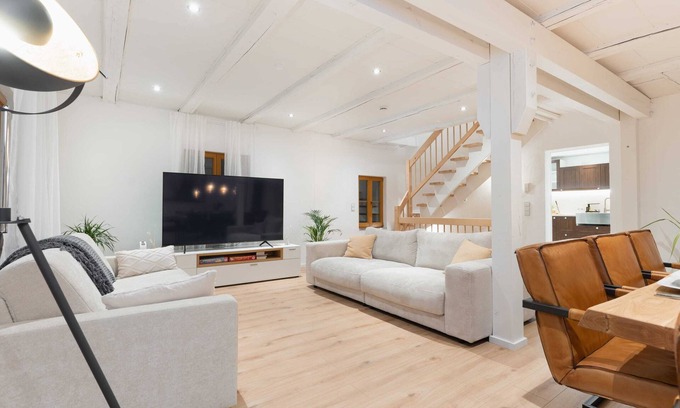 Ohningen House | Bodensee-Suite |StayUnix| near the lake-Wintergarten-HomeCinema