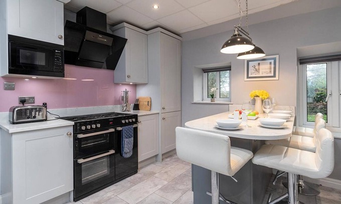 Beaumaris Cottage | Bodfryn Cottage - Three Bedroom Cottage, Sleeps 6