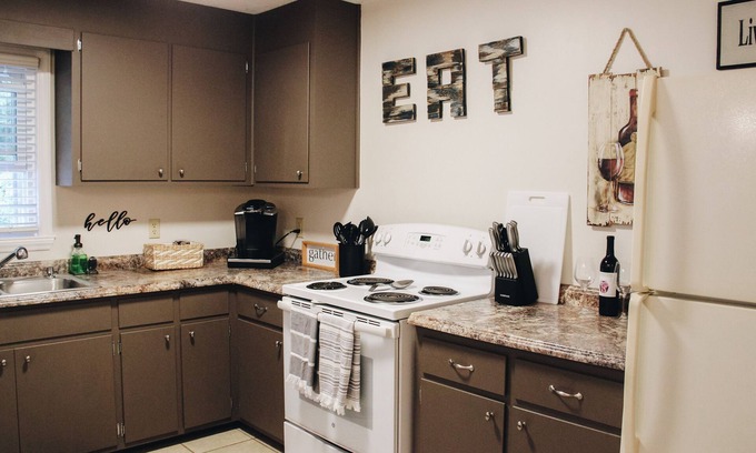 Floyd Apartment | Boho 2 bedroom in downtown Floyd, VA-Golden Maple