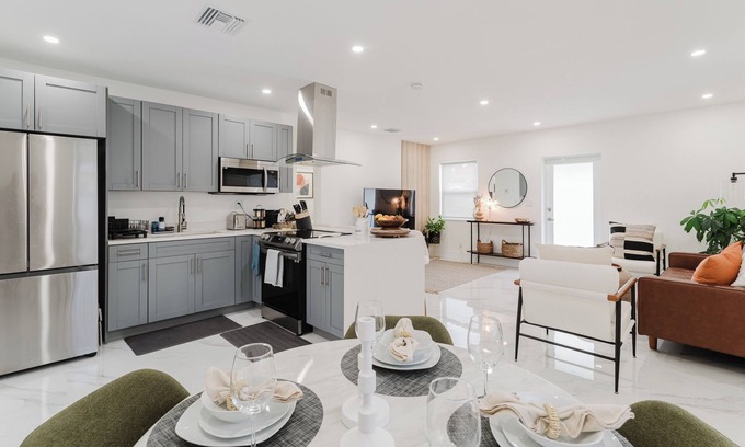 Croissant Park House | BOHO Elegance in the FLL city!