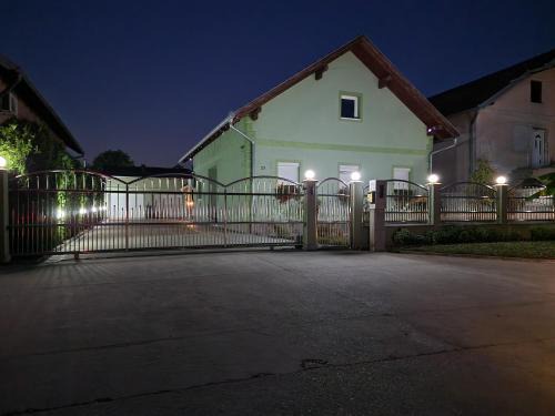 Novi Sad Apartment | Boletova kuća na dan