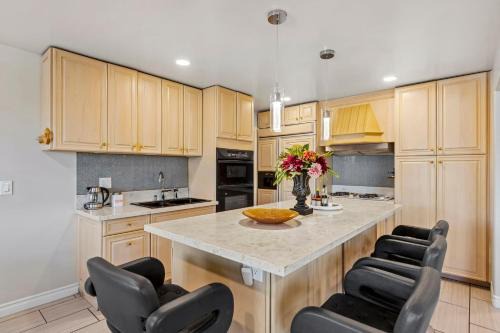 North Las Vegas Hotel | Bonita Home 4 Room- Local VIBE just 12 min to The Strip and Fremont