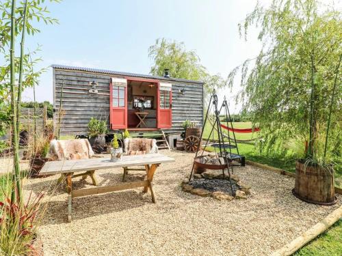 Bottesford House | Bonnie's Shepherd's Hut - Wellness & Hot Tub
