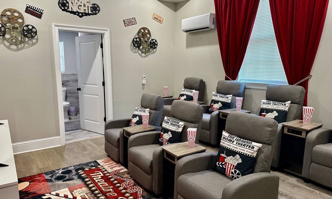 Mid-City House | Bonus Movie Theater New Orleans! Walk to Streetcar
