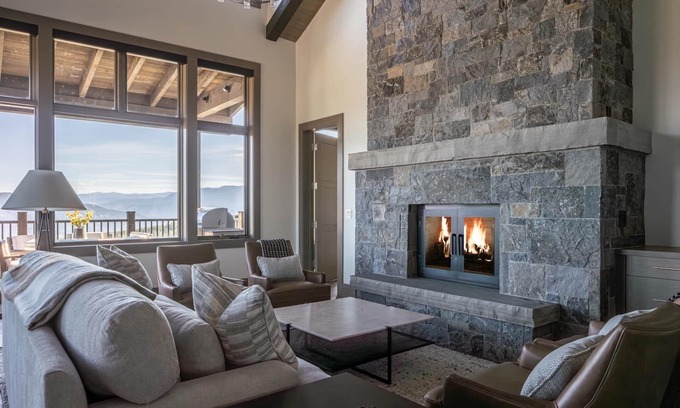 Spanish Peaks House | Book a Holiday Getaway Today! Luxury Townhome with Hot Tub