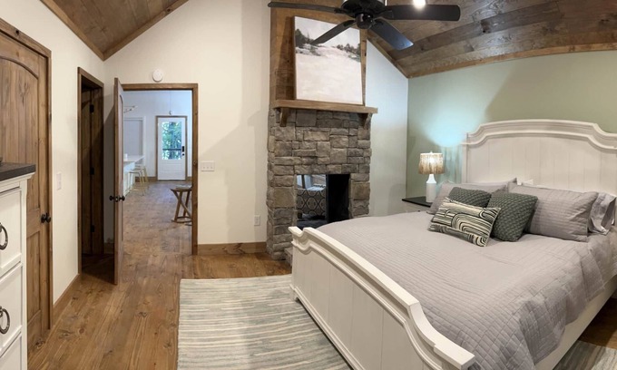 Mentone House | Book Fall B4 Sold Out+HotTub+OutdoorFP+Private+GR8 Coffee