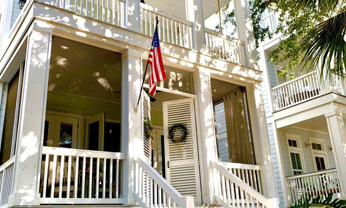 Sunnyside House | Book for Fall! - Luxurious 4bd Home - Quiet Beach, beach service - Huge Porches