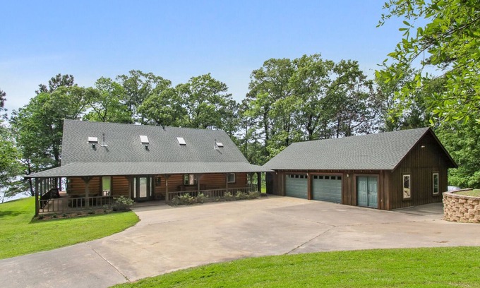 Negreet House | Book Now for a Getaway at Toledo