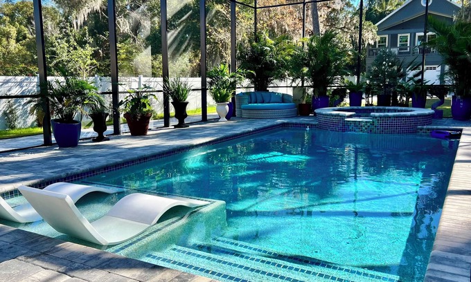 DeLand House | Book Now for Summer 2026! Save 10% when you book 3 Nights