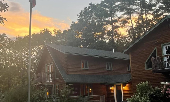 Oxford Cabin | Book your family 2023 relaxing. getaway!
