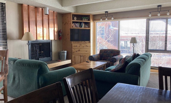 East Village at Copper Condo | Booking for 2024-2025 Skiing - Quiet End Unit Just Steps from the Super-Bee Lift