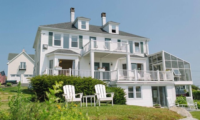Boothbay Harbor Hotel | Boothbay Harbor - Ocean Mist Hideaway - Room 16 at Admirals Quarters