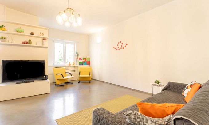 Bullona Apartment | Borgese 2Br apt with balcony by Halldis