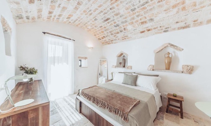 Cisternino Hotel | Borgo Canonica