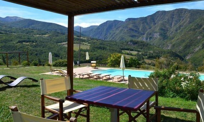 Lizzano in Belvedere House | BORGO PIANELLO HOLIDAY HOMES & WINERY