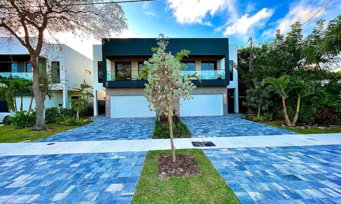 Victoria Park House | Botanical Oasis Home with 2 Pools