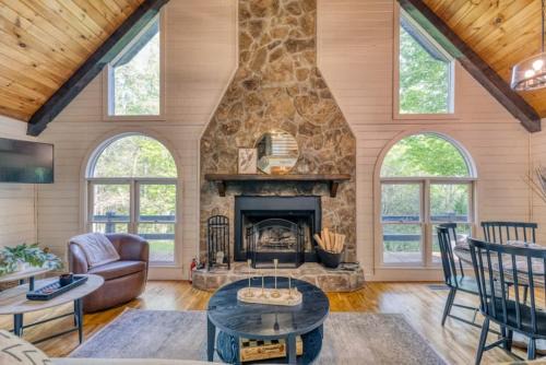 My Mountain House | Bougie Bungalow - Cozy Cabin on 2 Acres